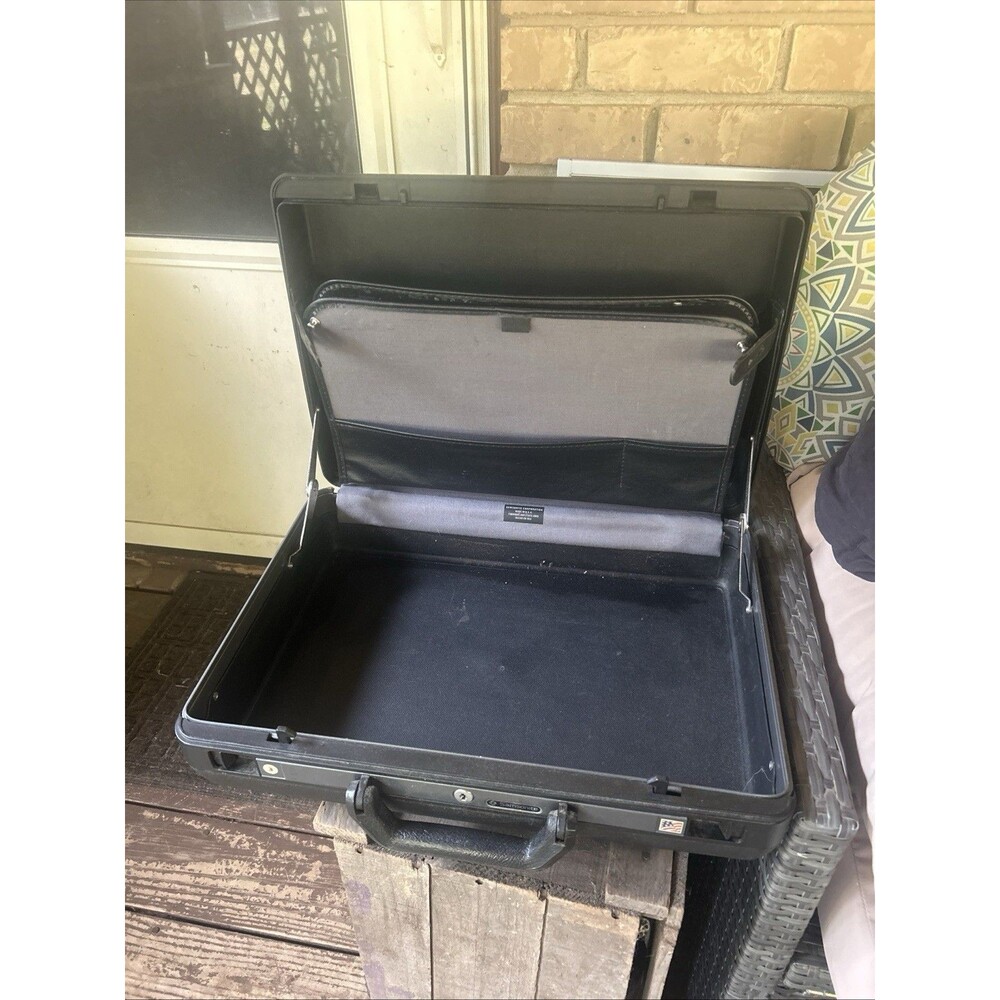 VTG Samsonite Broker GL Black Hard Shell Slim Brief Case w/ Dividers. No Key.
